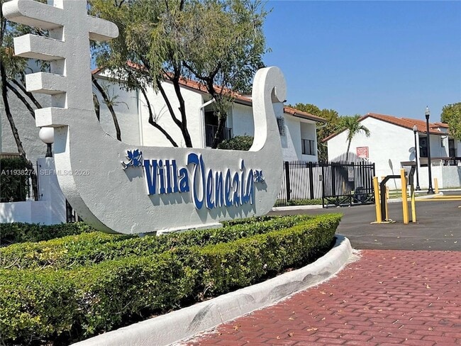 Building Photo - 1331 SW 124th Ct