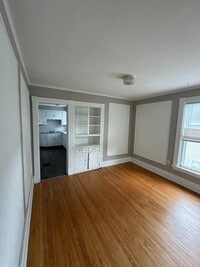 Building Photo - 228 Henry Ave SE