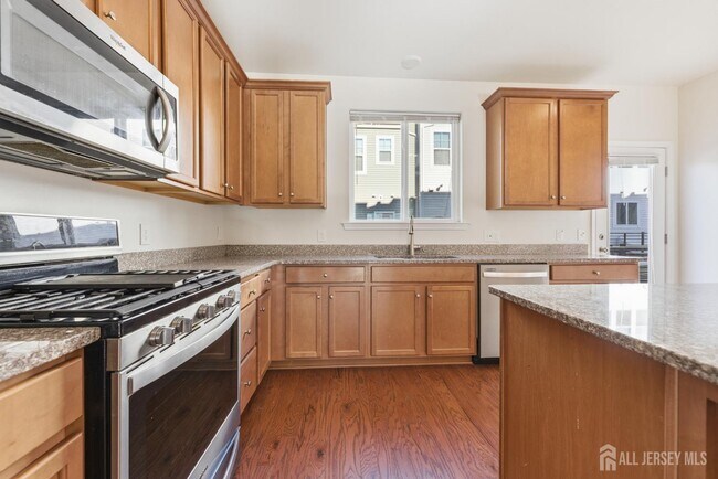 Building Photo - 6 Bond St