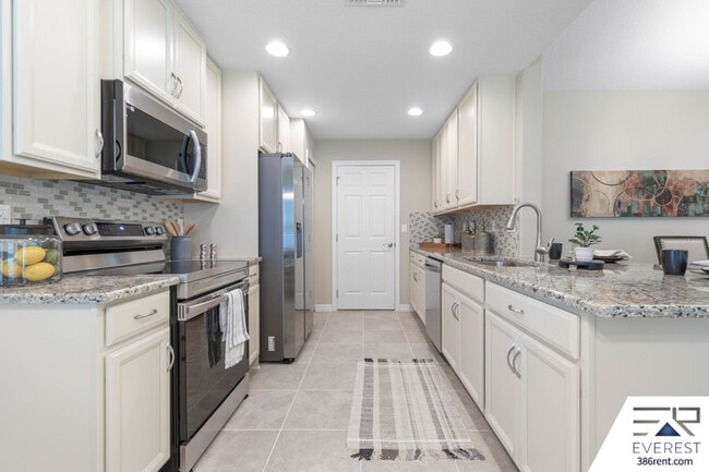 Building Photo - 10 Wildwood Pl