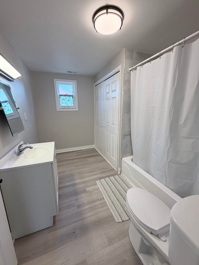 Building Photo - 720 S Apperson Way