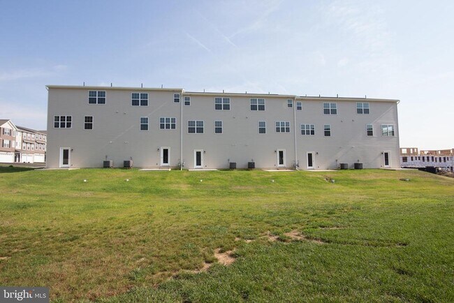 Building Photo - 1817 Shady Ln