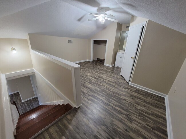 Building Photo - 1006 Lucy Ln