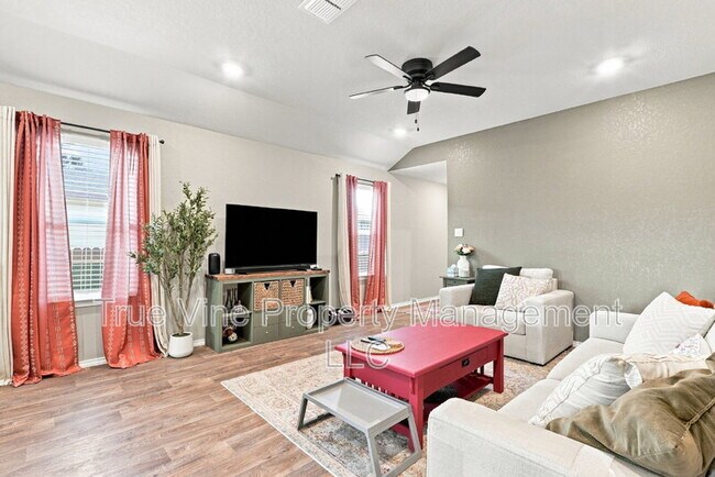 Building Photo - 3107 Lindenwood Wy