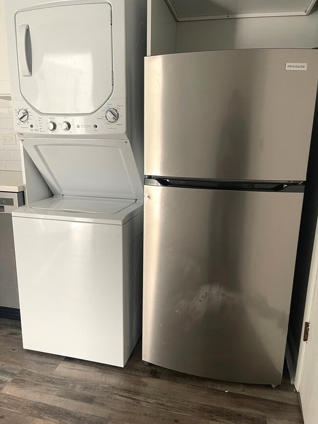 Building Photo - 287 8th St