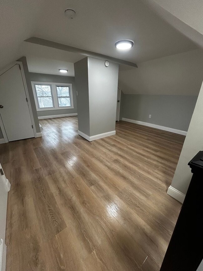 Building Photo - BEAUTIFUL RENOVATED NEW 4 BEDROOM 2 BATH HOUSE QUIET NEIGHBORHOOD