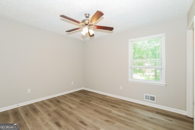 Building Photo - 1743 Hunting Creek Ln SE