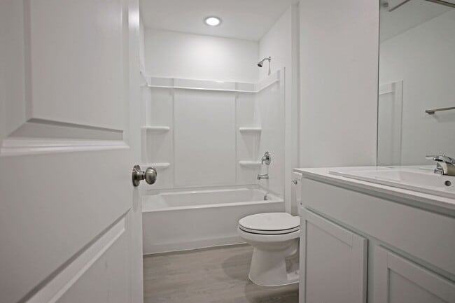Building Photo - 2415 Shady Grv
