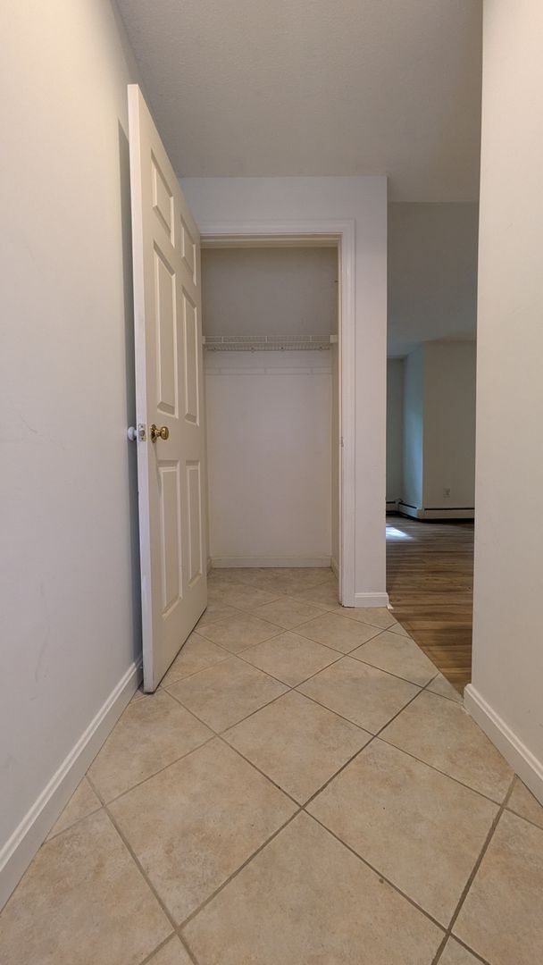 Building Photo - Spacious 3-Bedroom Condo in Lebanon, NH