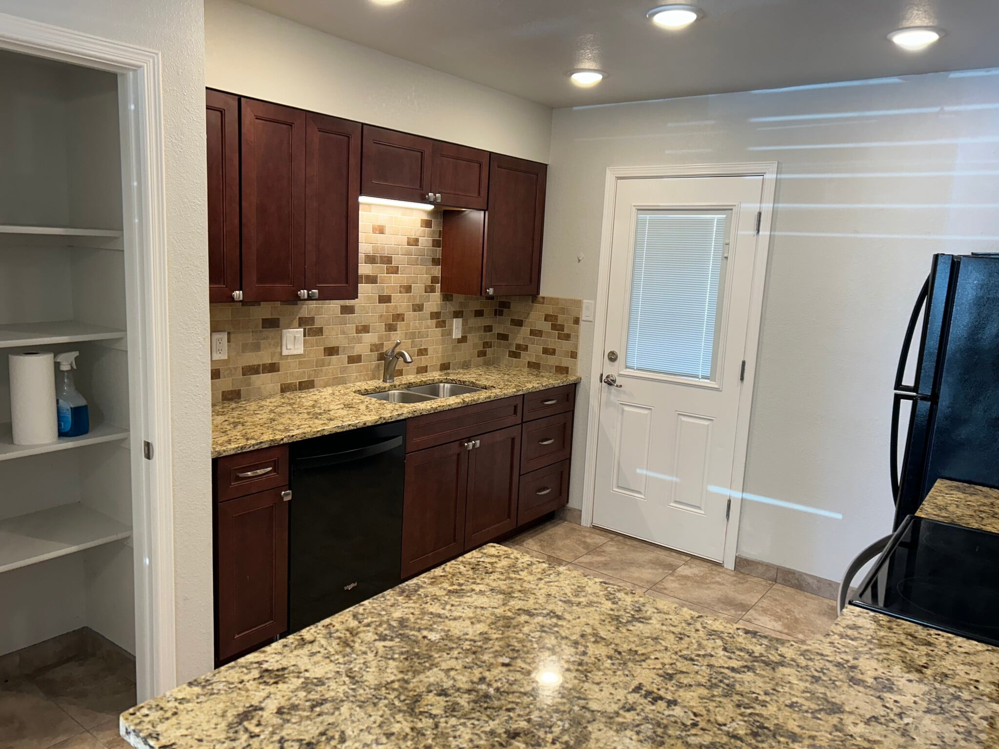 Building Photo - 1014 Elm St