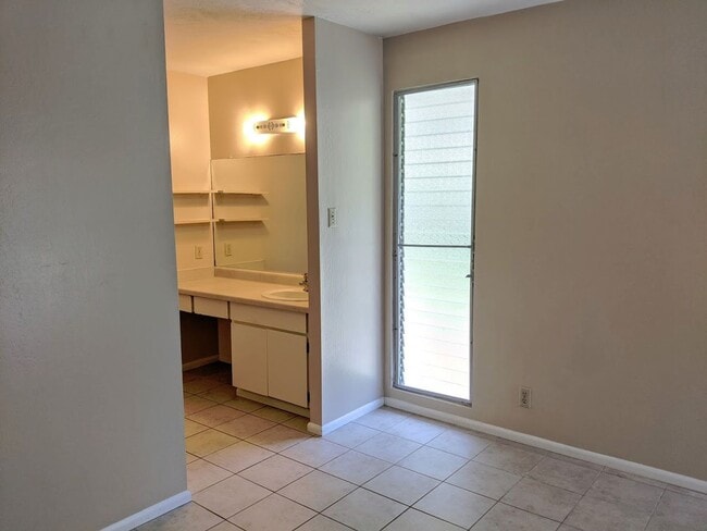 Building Photo - 323MUR