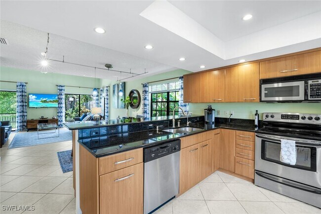 Building Photo - 823 Meadowland Dr