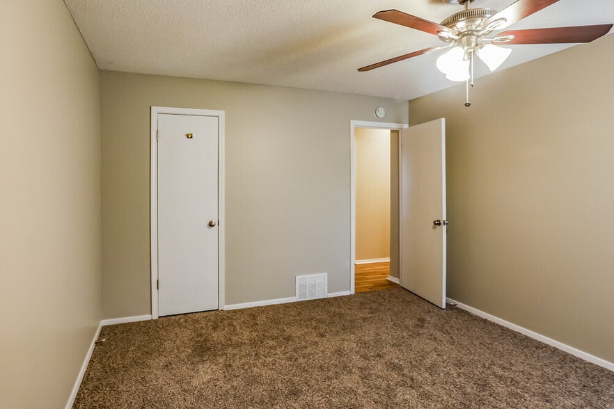 Building Photo - 6500 Cornwall Rd