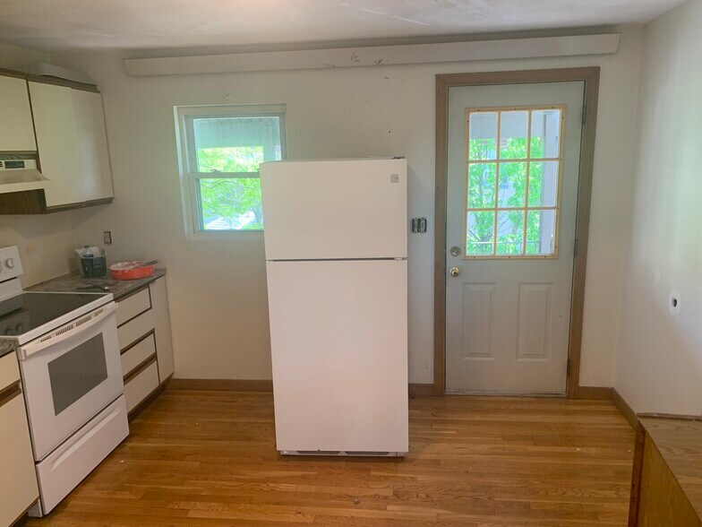 Building Photo - 60 Vineland St