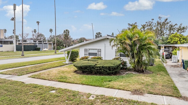 Building Photo - 524 Columbia Dr