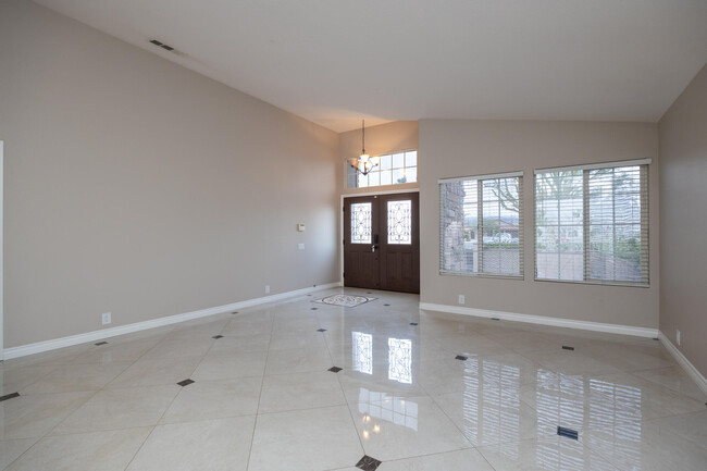 Building Photo - 45270 Birchcrest Cir