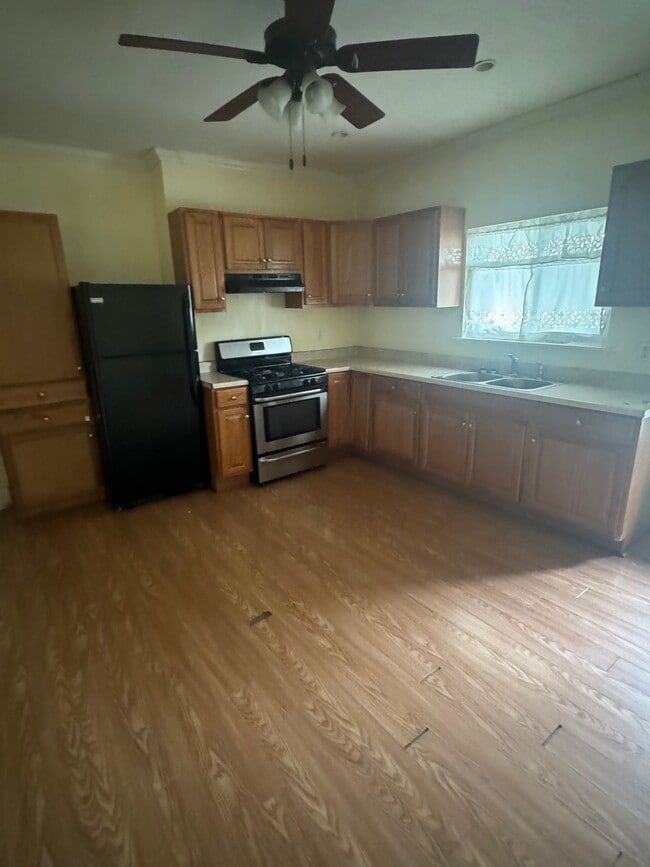 Building Photo - 104 Munson Ave