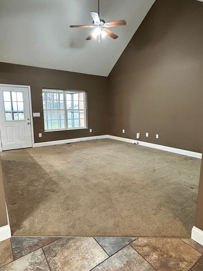 Building Photo - 310 Oak Vista Dr