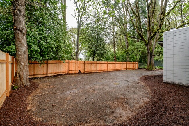 Building Photo - 837 Woodmansee Ct SE