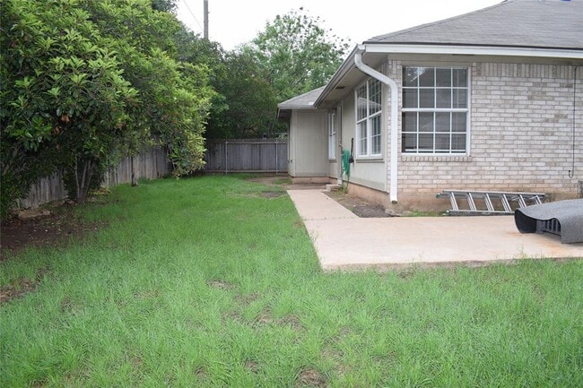 Building Photo - 3810 Newland Dr