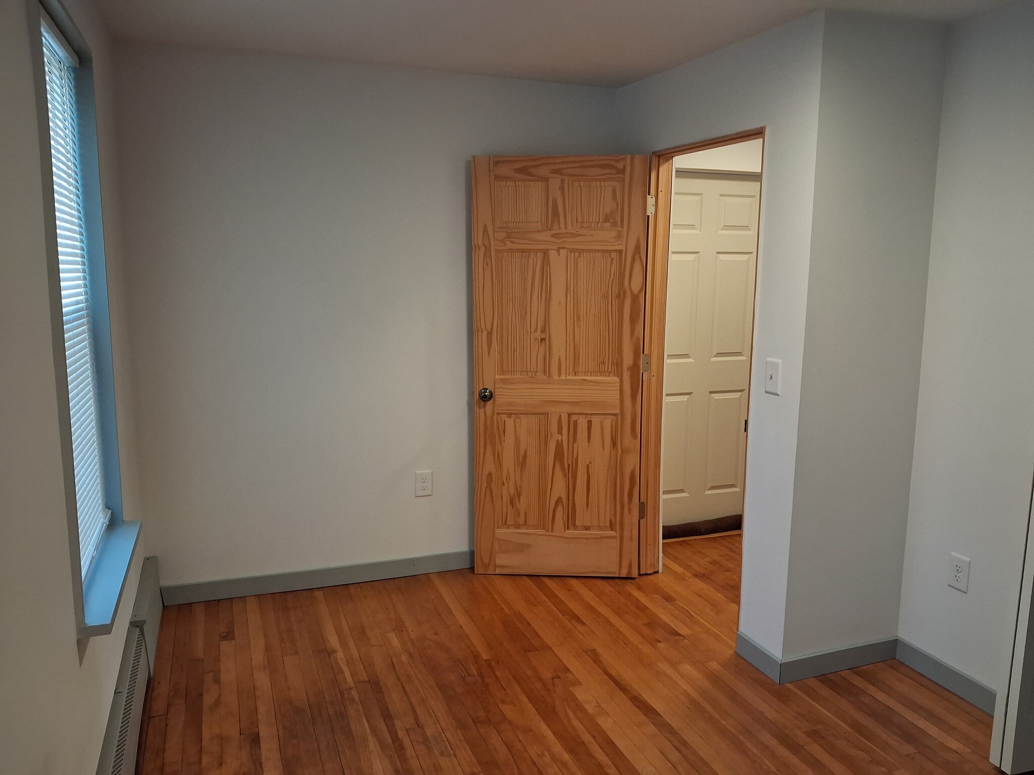 Building Photo - 10 Grand St