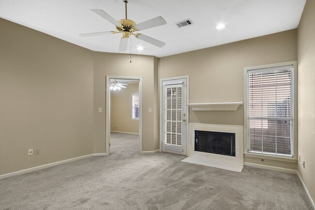 Building Photo - 2 Bed 2 Bath