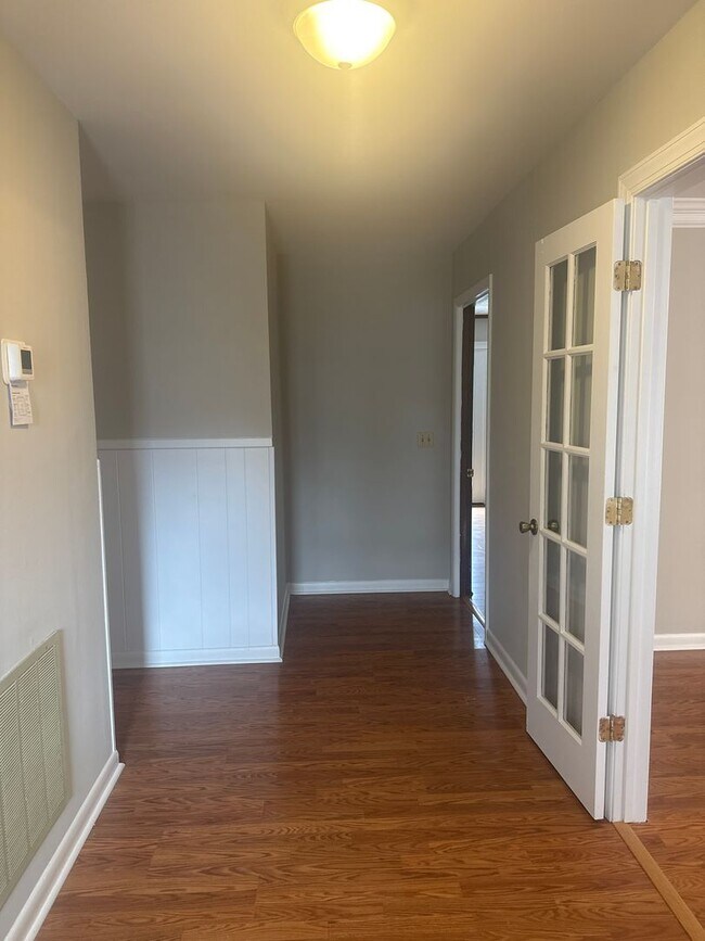 Building Photo - Large Family Home!!