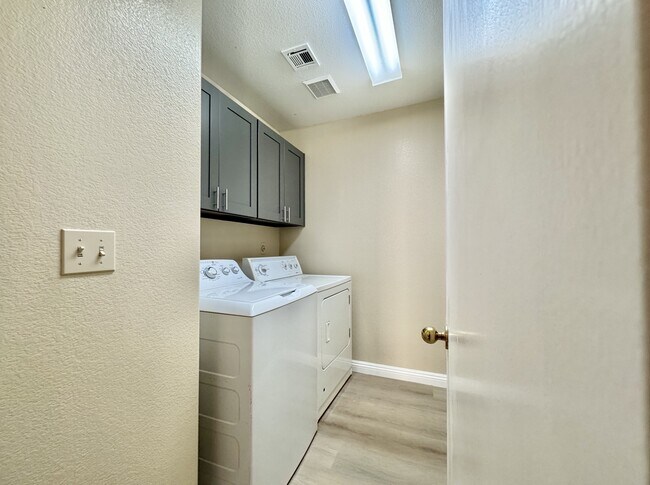 Building Photo - 1009 Torington Dr