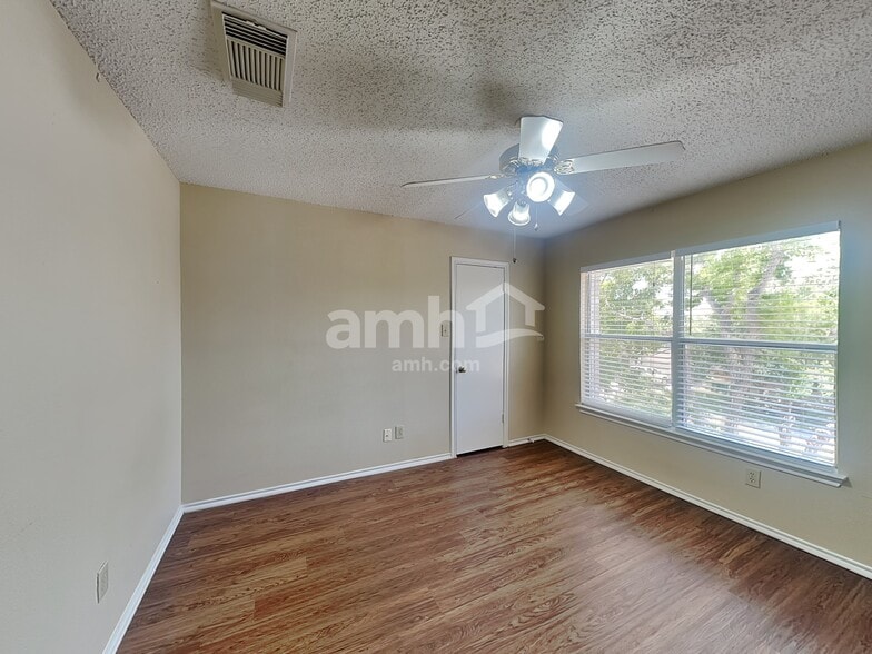 Building Photo - 8043 Cantura Mls