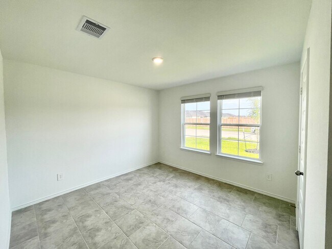 Building Photo - 7515 Cattle Walker Ct