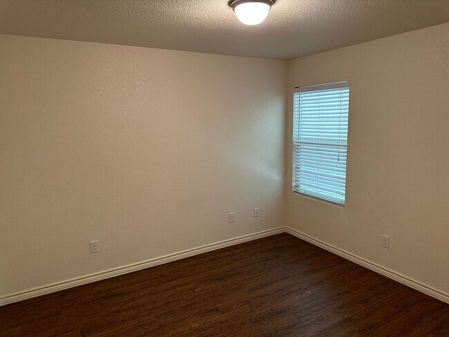 Building Photo - 4600 Waterproof Dr