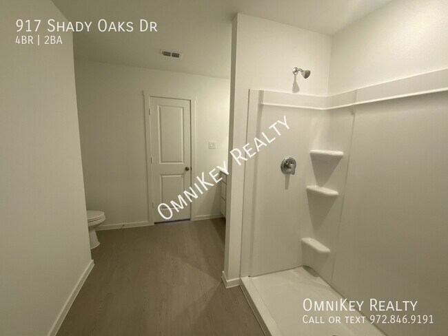Building Photo - 917 Shady Oaks Dr