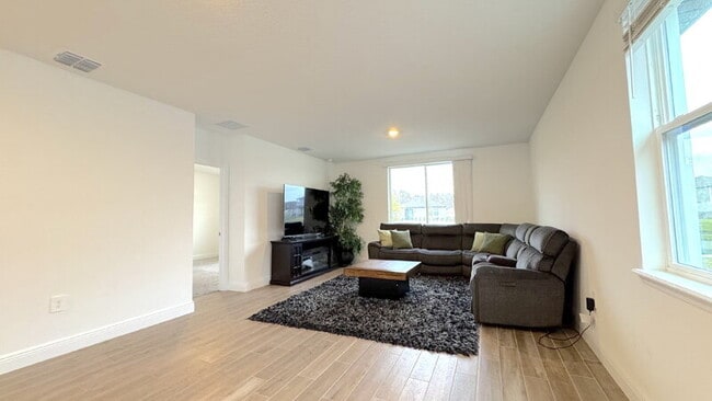 Building Photo - 213 Links Ter Blvd