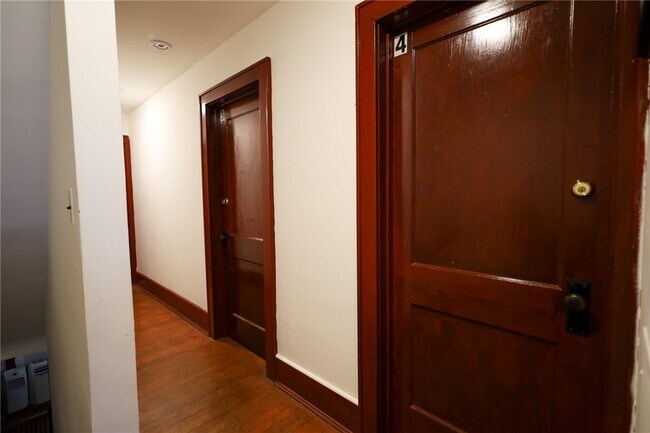 Building Photo - 610 Mitchell St