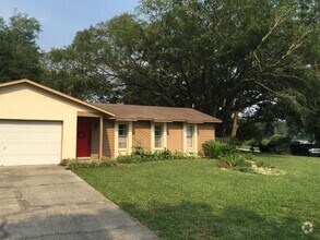 Building Photo - 3/2 in Westwood!