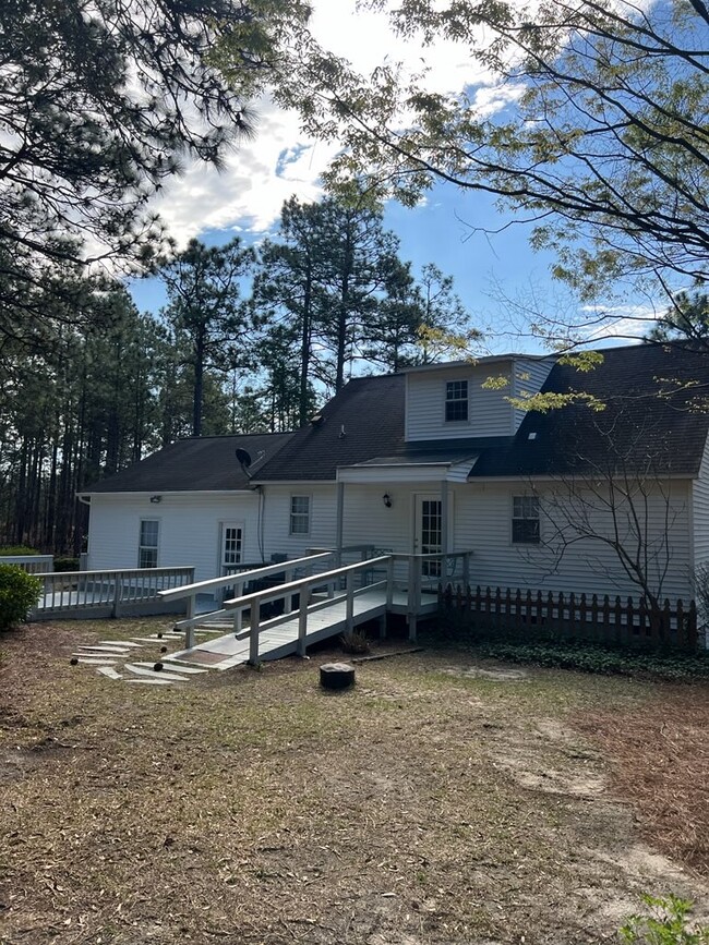 Building Photo - 256 Shaver Ln