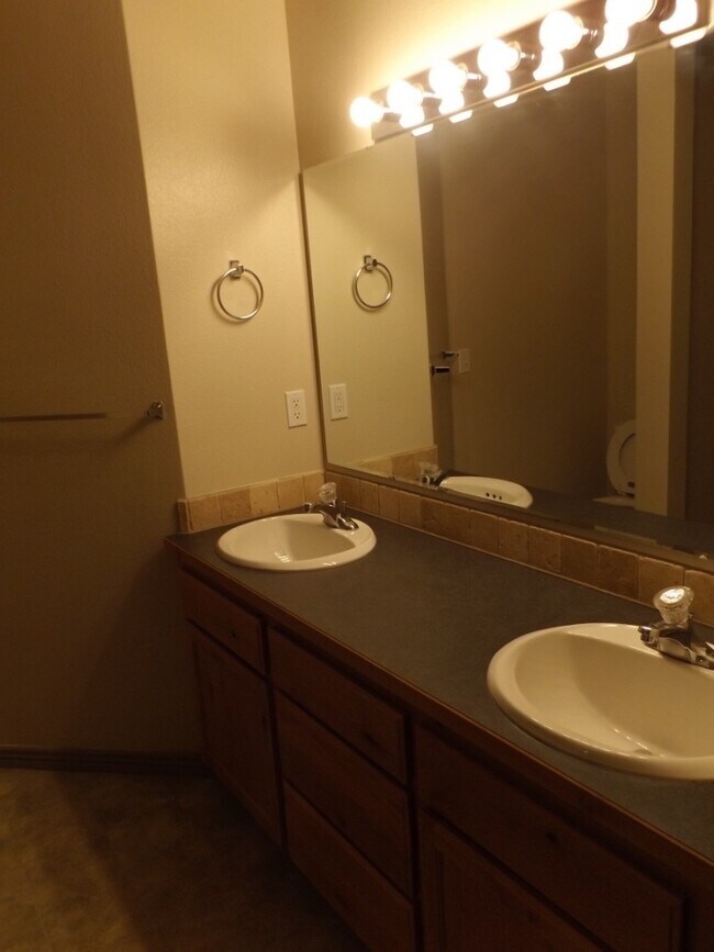 Building Photo - Spacious 3 Bedroom, 2 Bathroom Duplex with Two Car Garage and Fenced Yard!