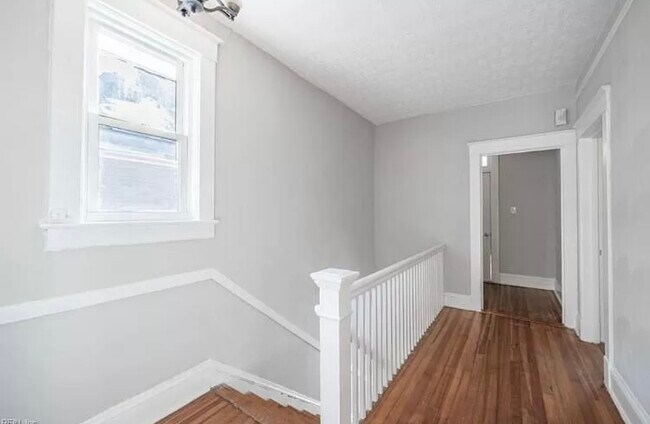 Building Photo - 214 Lucile Ave