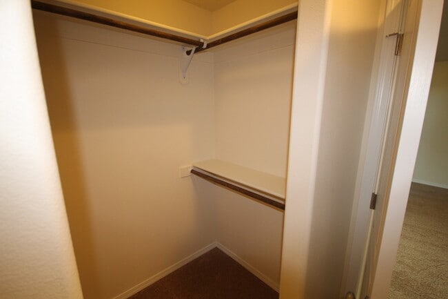 Building Photo - Like New SE Bend House, All Appliances, Do...