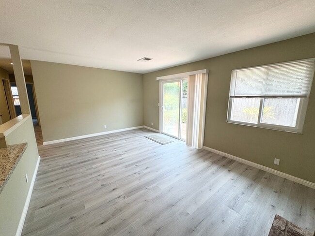 Building Photo - Perfect Shape Single Family Home in Dublin with many upgrades