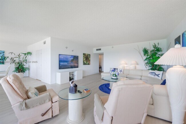 Building Photo - 4900 N Ocean Blvd