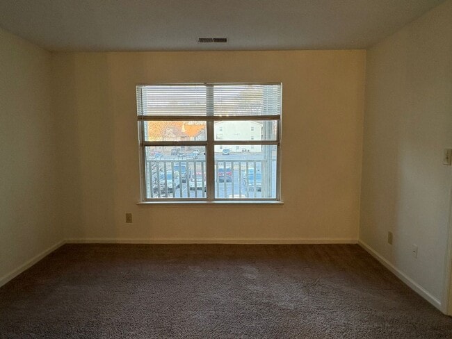 Building Photo - 541 Pineland Cir