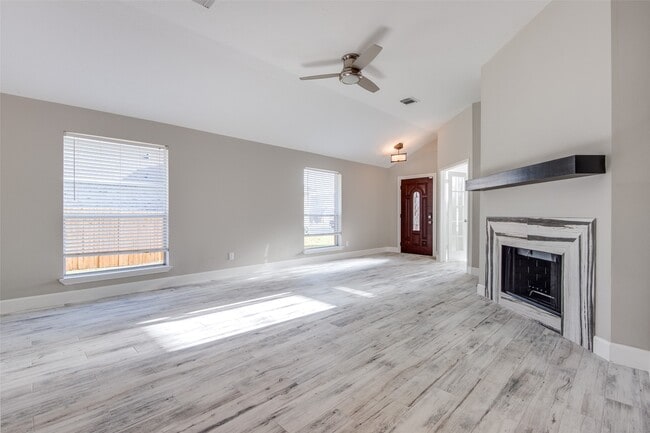 Building Photo - 3331 Hemingway Dr