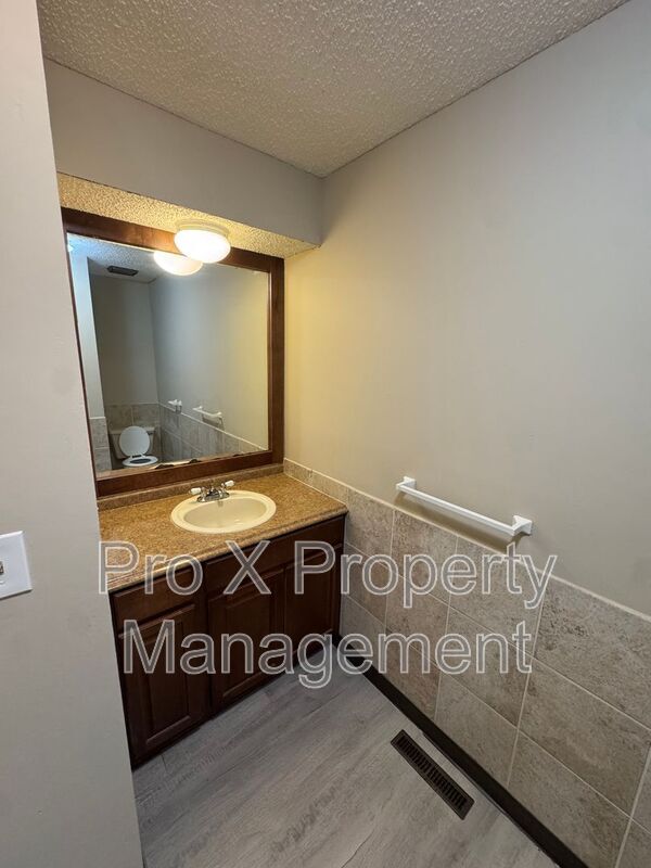 Building Photo - 753 S Campbell Ave