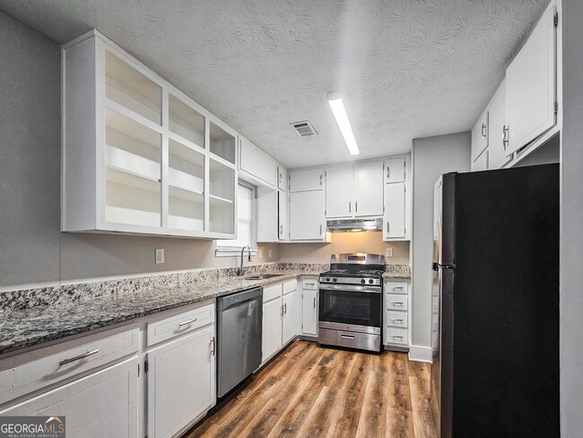 Building Photo - 3006 Stanton Rd SE