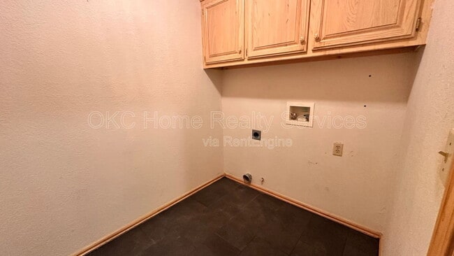 Building Photo - 17316 Valley Crst