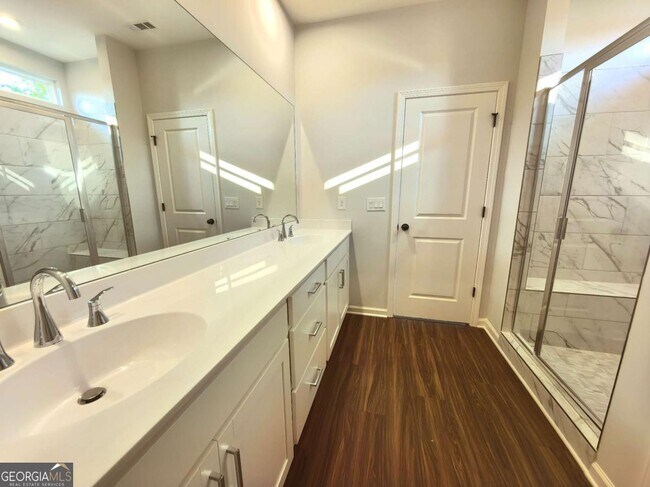 Building Photo - 1427 Chadwick Ridge Ct