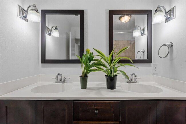 Building Photo - 3902 Peterson Ave