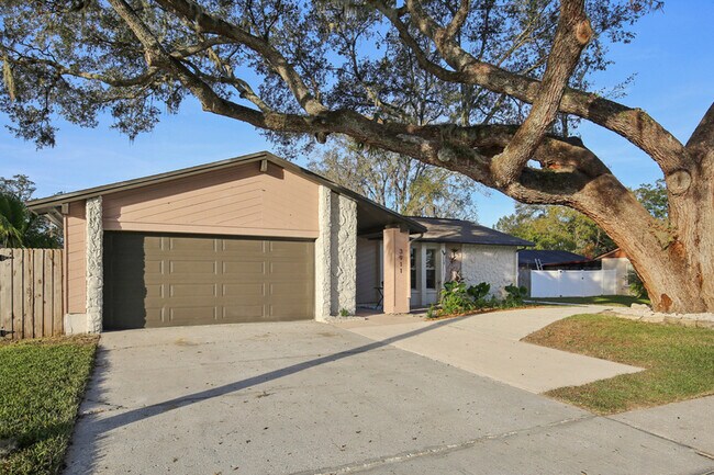 Building Photo - 3911 King Dr