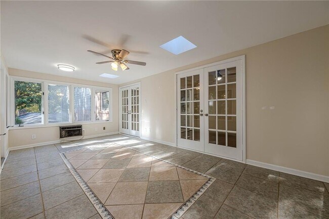 Building Photo - 6640 Williamson Dr NE